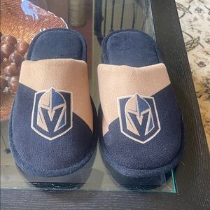 Vegas Golden Knight’s Men’s Logo Slippers Size 9-10
